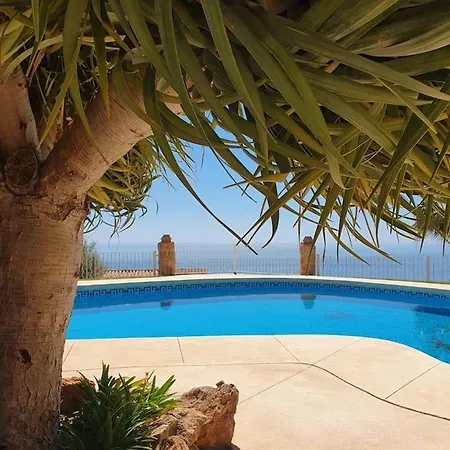 New Alquibla Gardens, Terrace & Pool Apartment *