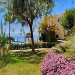 New Alquibla Gardens, Terrace & Pool شقة *