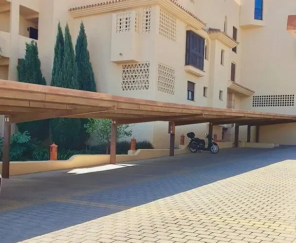New Alquibla Gardens, Terrace & Pool Apartament